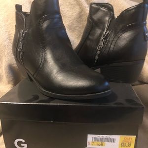 Guess black booties 7 1/2 wide